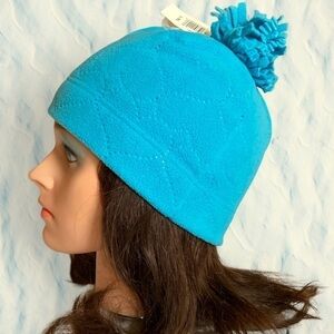 🦄 OLD Navy girls turquoise beanie with heart pattern & pom-pom Large / XL NWT